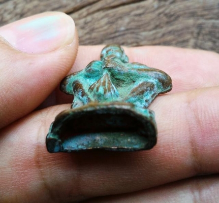 หลวงปู่สรวง ออยเตียนสลูน บายติ๊กเจีย เทวดาเล่นดินโลหะพิเศษ หล่อเก่ามีคราบสนิมเขียว