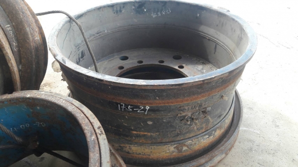 ขายกระทะล้อ สำหรับรถตัก รถเครน  ขายรวมกัน 3 ใบ ราคา 8,000 บาท