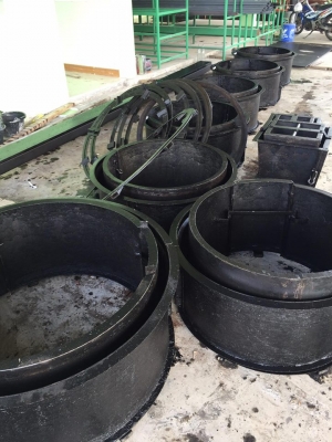 ขายแบบหล่อวง80 6อัน วง100 1อัน กระถาง2อัน สภาพพร้อมใช้งานราคา22500บาท  สนใจโทร095-6439584
