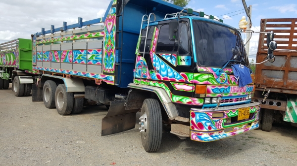 ขายสิบล้อ2เพลาดั้มเครื่อง260แรงเกียร์ฟูเลอร์แอร์เย็นเล่มพร้อมโอน