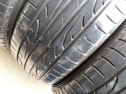 ยางDUNLOP รุ่น LM704. 205 55R16 ปี2015  สภาพสวยมากๆ ดอกเยอะมากๆ ไม่มีปะคุ้มสุดๆไม่แพง