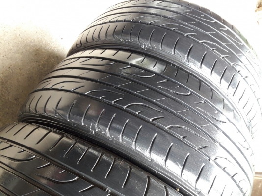 ยางDUNLOP รุ่น LM704. 205 55R16 ปี2015  สภาพสวยมากๆ ดอกเยอะมากๆ ไม่มีปะคุ้มสุดๆไม่แพง