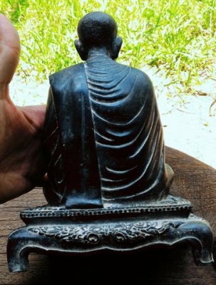 สมเด็จโตองค์ใหญ่ ฐานลายไทย ขาสิงห์สวยงาม เป็นของเก่า พระหิ้ง พระบ้านแท้ๆ น้ำหนักเยอะมาก เนื้อทองเหลืองหล่อโบราณ ฐานเทดินเก่า