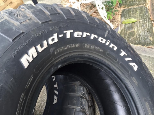 ขาย ยาง BF Km2 315/75/16 สภาพสวย ดอกเต็ม ไม่บั้ง ไม่เคยปะ 4เส้น