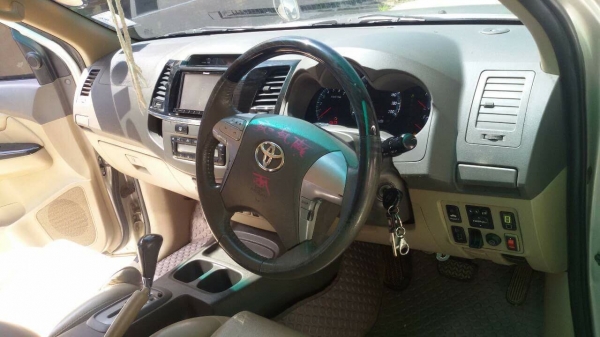 ขายFortuner 2.7V 2WD 2011