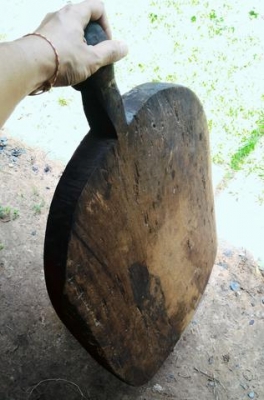 กระโบมโบราณ ขนาดใหญ่ m08 รูปวงรีสวยงามมากๆ แกะมือจากไม้เนื้อแข็ง มีชิ้นเดียวในโลก