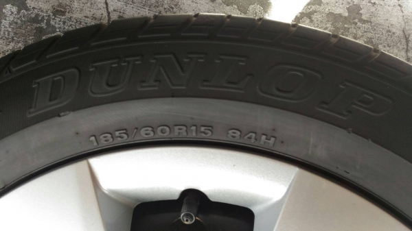 กะทะTOYOTA+DUNLOP 185/60R15