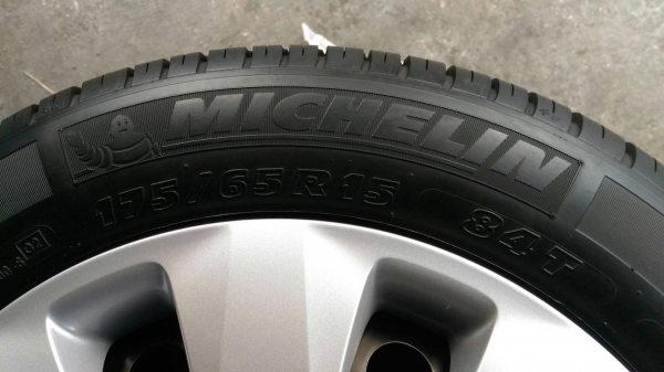 กะทะTOYOTA+MICHELIN XM1 175/65R15