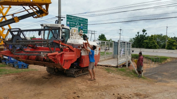 tractor-backhoe จัดส่งรถเกี่ยวข้าว หนวดกุ้ง ให้ลูกค้าไปอุดรครับ ขอบคุณมากครับ สนใจติดต่อสอบถามได้ 08 tractor-backhoe จัดส่งรถเกี่ยวข้าว หนวดกุ้ง ให้ลูกค้าไปอุดรครับ ขอบคุณมากครับ สนใจติดต่อสอบถามได้ 08