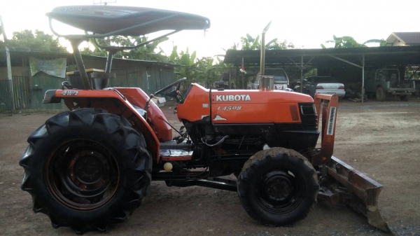 ขายรถไถL4508 มีใบมีดดันหน้า พร้อมใช้งาน ขายรถไถL4508 มีใบมีดดันหน้า พร้อมใช้งาน