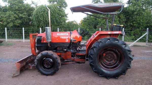 ขายรถไถL4508 มีใบมีดดันหน้า พร้อมใช้งาน ขายรถไถL4508 มีใบมีดดันหน้า พร้อมใช้งาน