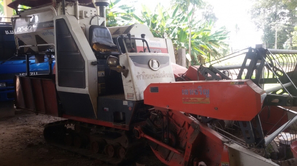 ขายรถเกี่ยวคูโบต้าdc60พลัสพร้อมเทเลอ