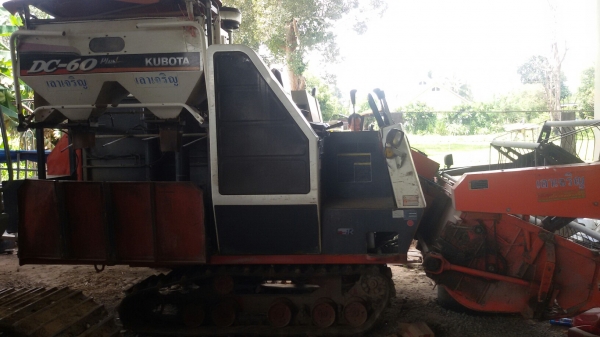 ขายรถเกี่ยวคูโบต้าdc60พลัสพร้อมเทเลอ