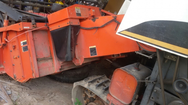 ขายรถเกี่ยวคูโบต้าdc60พลัสพร้อมเทเลอ