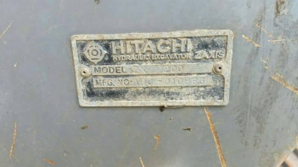 ขายครับ HITACHI zx200-1 เครื่องดี ปั๊มดี เอวแน่น โซ่หนา ระบบไฟฟ้าครบ พร้อมใช้งาน ไมล์ชม 10,xxx เอกสารอินวอยซ์