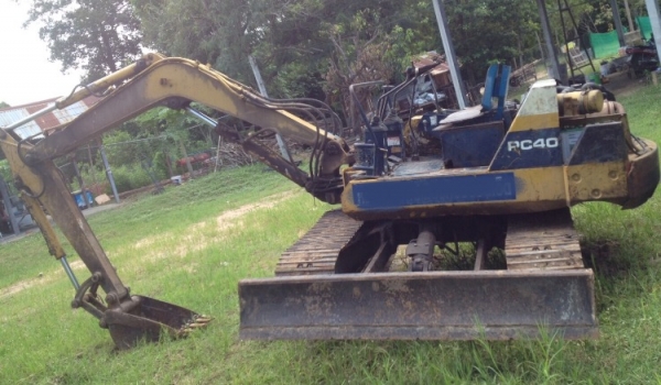 KOMATSU PC 40-6 รถพร้อมทำงานได้เลยครับ เครื่องยนต์เดิมปั๊มเดิม แรงดีแห้งดีมากครับ ช่วงล่างเต็ม ทำงานคล่องตัวสุดๆครับ เอกสารสัญญาซื้อขาย ราคาต่อรองได้ครับ