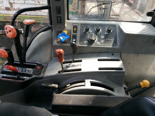 FORD 7840 SL 2 เพลา 6 สูบ คานหน้าคาราโร่ 540000บ. FORD 7840 SL 2 เพลา 6 สูบ คานหน้าคาราโร่ 540000บ.