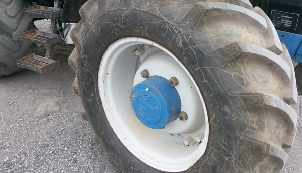 FORD 7840 SL 2 เพลา 6 สูบ คานหน้าคาราโร่ 540000บ. FORD 7840 SL 2 เพลา 6 สูบ คานหน้าคาราโร่ 540000บ.