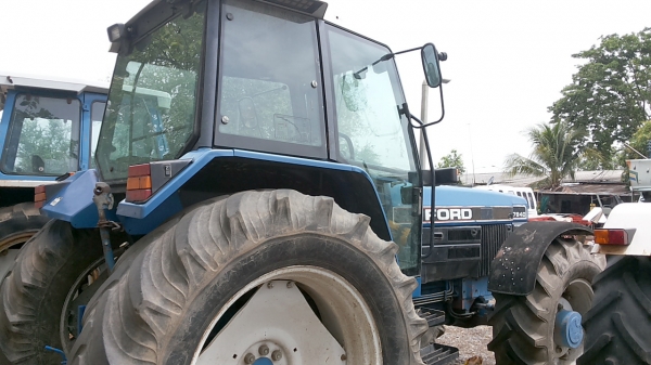 FORD 7840 SL 2 เพลา 6 สูบ คานหน้าคาราโร่ 540000บ. FORD 7840 SL 2 เพลา 6 สูบ คานหน้าคาราโร่ 540000บ.