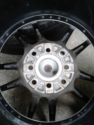 ขอบ15นิ้ว4รู100/114 พร้อมยาง สวยๆ 4 ล้อ ราคา 7500 บาท