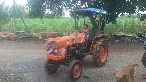 ขายรถคูโบต้า L 2000 มีแต่ตัว ขายรถคูโบต้า L 2000 มีแต่ตัว