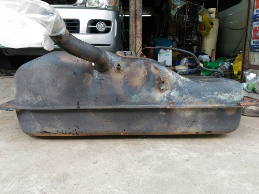 ถังน้ำมัน นิสสันบิ๊กเอ็มพร้อมลูกลอย แถมท่อยางปากถัง 1000บาทอยู่ดอนเมือง TEL0890671028 IDline0890671028