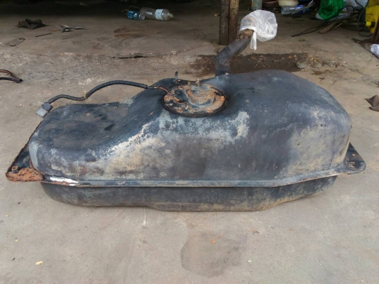 ถังน้ำมัน นิสสันบิ๊กเอ็มพร้อมลูกลอย แถมท่อยางปากถัง 1000บาทอยู่ดอนเมือง TEL0890671028 IDline0890671028