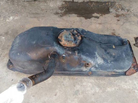 ถังน้ำมัน นิสสันบิ๊กเอ็มพร้อมลูกลอย แถมท่อยางปากถัง 1000บาทอยู่ดอนเมือง TEL0890671028 IDline0890671028