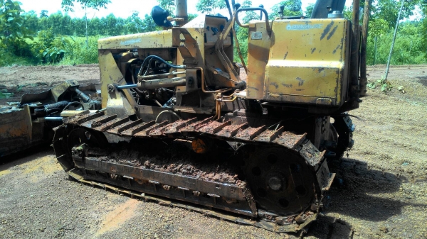 ขาย รถแทรคเตอร์ KOMATSU D20P-5 ตีนไก่ เอกสารใบอินวอยซ์ รถพร้อมใช้ เครื่องดี ปั้มดี ช่วงล่างแน่น