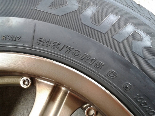 ขอบ15นิ้ว6รู พร้อมยาง สวยๆ 4 ล้อ ราคา 6500 บาท