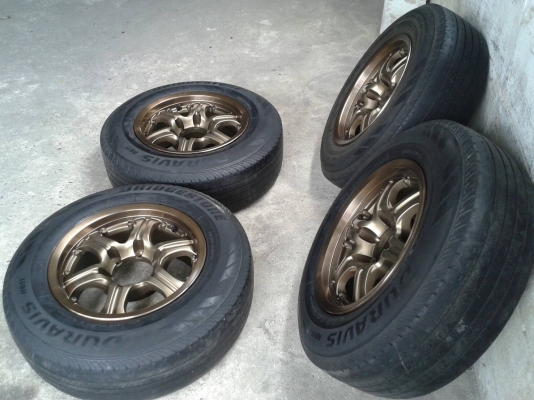 ขอบ15นิ้ว6รู พร้อมยาง สวยๆ 4 ล้อ ราคา 6500 บาท