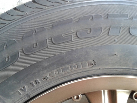 ขอบ15นิ้ว6รู พร้อมยาง สวยๆ 4 ล้อ ราคา 6500 บาท