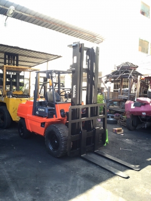 ขายรถยกโฟร์คลิฟท์4.5ตัน เสา4.5 เมตร