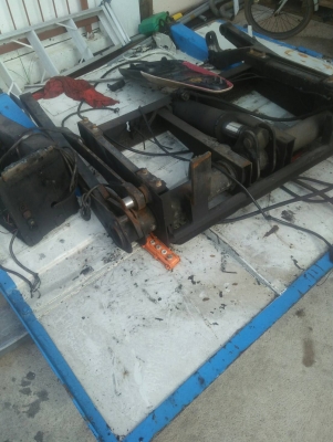 ขายลิฟท์ท้าย กว้าง 240 ยาว 2 เมตร 1 กระบอก ราคา 19000 บาท โทร 0920976322