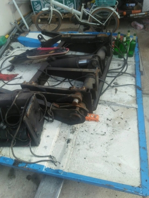 ขายลิฟท์ท้าย กว้าง 240 ยาว 2 เมตร 1 กระบอก ราคา 19000 บาท โทร 0920976322