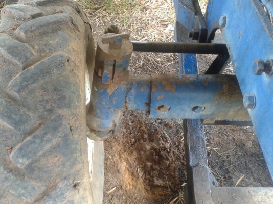 ขายรถแทรคเตอร์ FORD 6600T3เอกสารเล่มทะเบียน ใบดันหน้า ผาน3 สภาพพร้อมใช้เครื่องแน่น ขายรถแทรคเตอร์ FORD 6600T3เอกสารเล่มทะเบียน ใบดันหน้า ผาน3 สภาพพร้อมใช้เครื่องแน่น