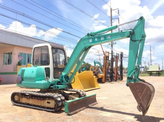 ขายรถแบคโฮ KOMATSU PC45-7 คอลโทรลสั้น ปั้มนิ้ว รถนอกนำเข้าเอง สภาพสวยพร้อมใช้งาน มีVDOการทำงานครับ