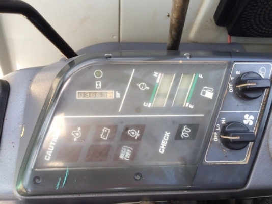 ขายรถแบคโฮ KOMATSU PC45-7 คอลโทรลสั้น ปั้มนิ้ว รถนอกนำเข้าเอง สภาพสวยพร้อมใช้งาน มีVDOการทำงานครับ