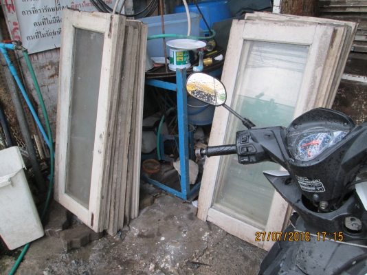 ขายถูกๆครับ หน้าต่าง ไม้สักหนา สนใจ 081-585-6957 ขายถูกๆครับ หน้าต่าง ไม้สักหนา สนใจ 081-585-6957