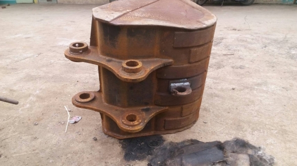 ขายบุ้งกี่ช่อมแล้วใส่ PC-200-5-6 โกเบก็ใส่ได้คับขายไม่แพงครับ