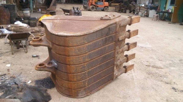 ขายบุ้งกี่ช่อมแล้วใส่ PC-200-5-6 โกเบก็ใส่ได้คับขายไม่แพงครับ