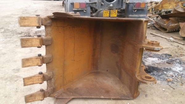 ขายบุ้งกี่ช่อมแล้วใส่ PC-200-5-6 โกเบก็ใส่ได้คับขายไม่แพงครับ