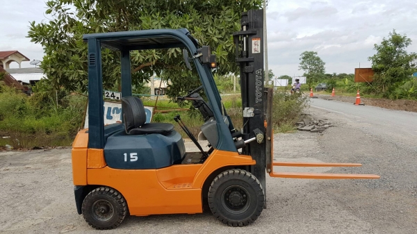 ขายด่วนรถยก TOYOTA 7FGยก1.5ตันยกสูงได้3เมตรเคื่องตัวใหม่4Yยางตัน4เส้นรถนอกเพิ่งเข้ามายังไม่เคยใช้งานในเมืองไทยเลย=รุ่นใหม่ขายถูกๆๆ