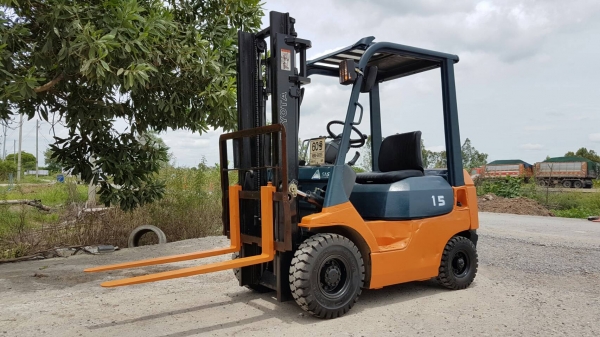 ขายด่วนรถยก TOYOTA 7FGยก1.5ตันยกสูงได้3เมตรเคื่องตัวใหม่4Yยางตัน4เส้นรถนอกเพิ่งเข้ามายังไม่เคยใช้งานในเมืองไทยเลย=รุ่นใหม่ขายถูกๆๆ