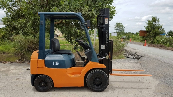 ขายด่วนรถยก TOYOTA 7FGยก1.5ตันยกสูงได้3เมตรเคื่องตัวใหม่4Yยางตัน4เส้นรถนอกเพิ่งเข้ามายังไม่เคยใช้งานในเมืองไทยเลย=รุ่นใหม่ขายถูกๆๆ