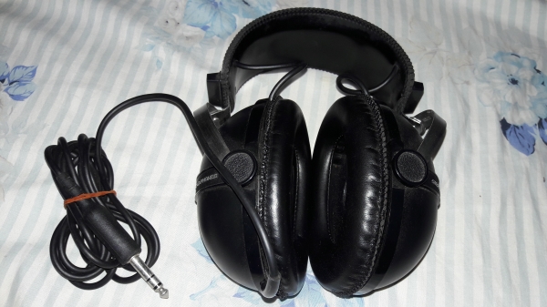 ขายหูฟังหนังPIONEER ใหม่เก่าเก็บฟองน้ำด้านในหูฟังไม่มี ขายหูฟังหนังPIONEER ใหม่เก่าเก็บฟองน้ำด้านในหูฟังไม่มี