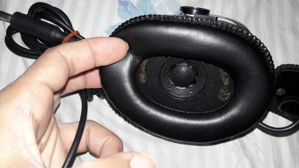 ขายหูฟังหนังPIONEER ใหม่เก่าเก็บฟองน้ำด้านในหูฟังไม่มี ขายหูฟังหนังPIONEER ใหม่เก่าเก็บฟองน้ำด้านในหูฟังไม่มี