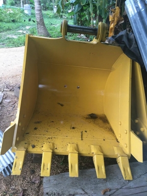 ขายบุ้งกี๋ komatsu pc200-8 ของแท้สภาพ100\%