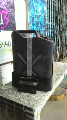 แกลลอนน้ำมัน 20L.ต้อนรับปี 60 ลดราคาให้ครับ 1,800บาท