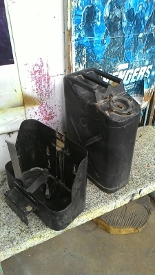 แกลลอนน้ำมัน 20L.ต้อนรับปี 60 ลดราคาให้ครับ 1,800บาท